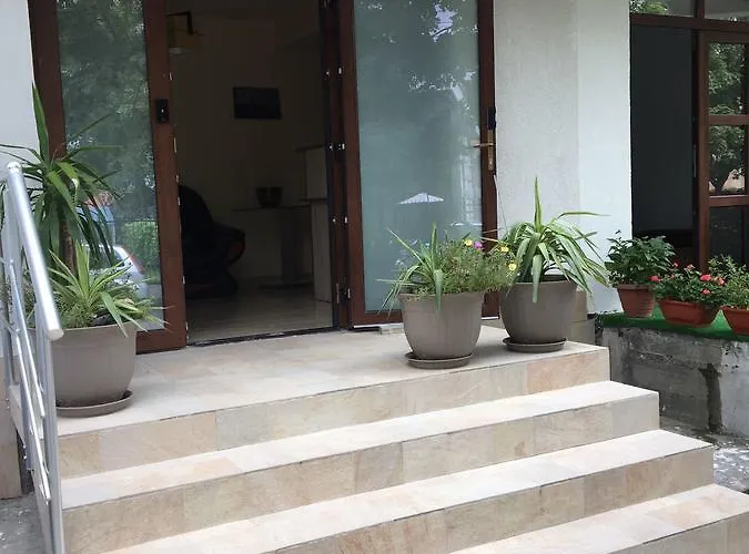 Raza - Locatie Centrala 3*