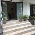 Raza - Locatie Centrala 3*