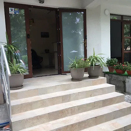 Raza - Locatie Centrala 3*