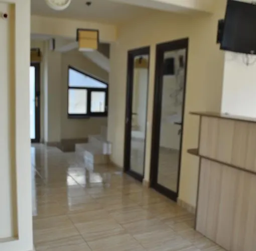 Raza - Locatie Centrala 3*